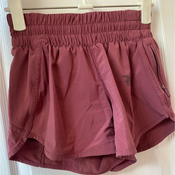 Lululemon athletic shorts pink 4” size 4 - Picture 3 of 9